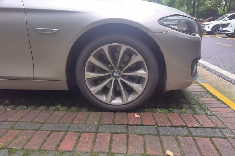 Used BMW 5 Series 2017 525Li Leading Model Exterior 1