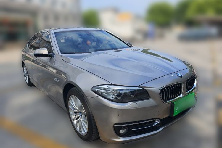 Used BMW 5 Series 2017 525Li Luxury Design Package Front Right 45 Deg