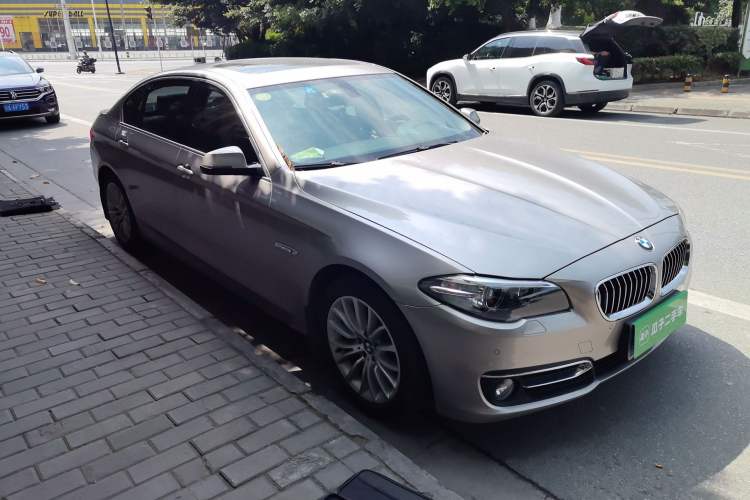 Used BMW 5 Series 2017 525Li Luxury Design Package Front Right 45 Deg