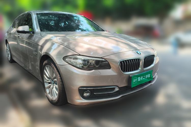 Used BMW 5 Series 2017 525Li Luxury Design Package Front Right 45 Deg