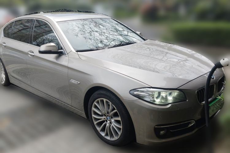 Used BMW 5 Series 2017 525Li Luxury Design Package Front Right 45 Deg