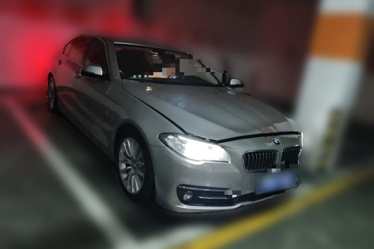 Used BMW 5 Series 2017 525Li Luxury Design Package Front Right 45 Deg