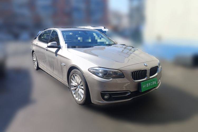 Used BMW 5 Series 2017 525Li Luxury Design Package Front Right 45 Deg