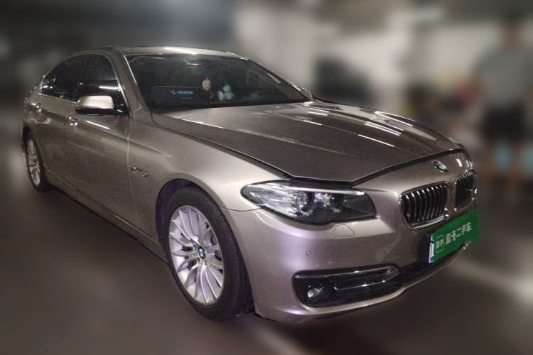 Used BMW 5 Series 2017 525Li Luxury Design Package Front Right 45 Deg