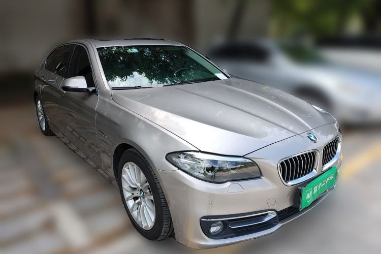 Used BMW 5 Series 2017 525Li Luxury Design Package Front Right 45 Deg