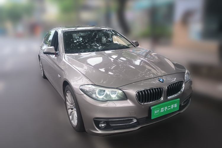 Used BMW 5 Series 2017 525Li Luxury Design Package Front Right 45 Deg