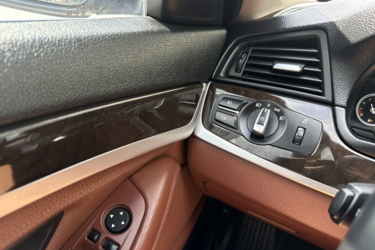 Used BMW 5 Series 2017 525Li Leading Model Interior 11