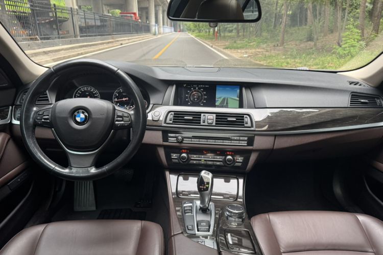 Used BMW 5 Series 2017 525Li Luxury Design Package Interior 3