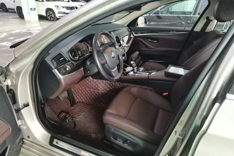 Used BMW 5 Series 2017 525Li Luxury Design Package Left Front Seat