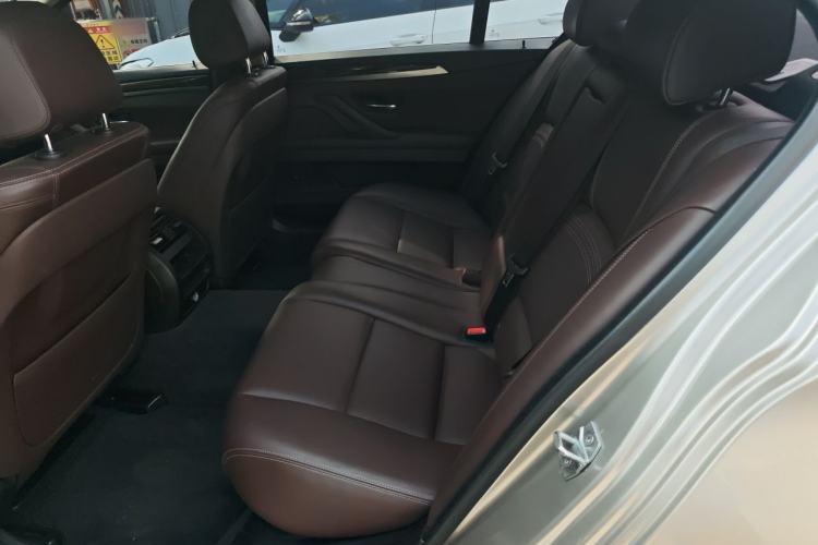 Used BMW 5 Series 2017 525Li Luxury Design Package Left Rear Seat