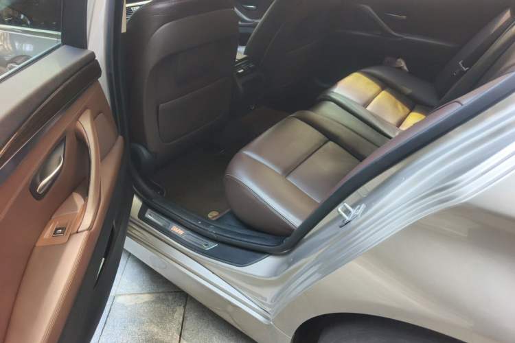 Used BMW 5 Series 2017 525Li Luxury Design Package Left Rear Seat