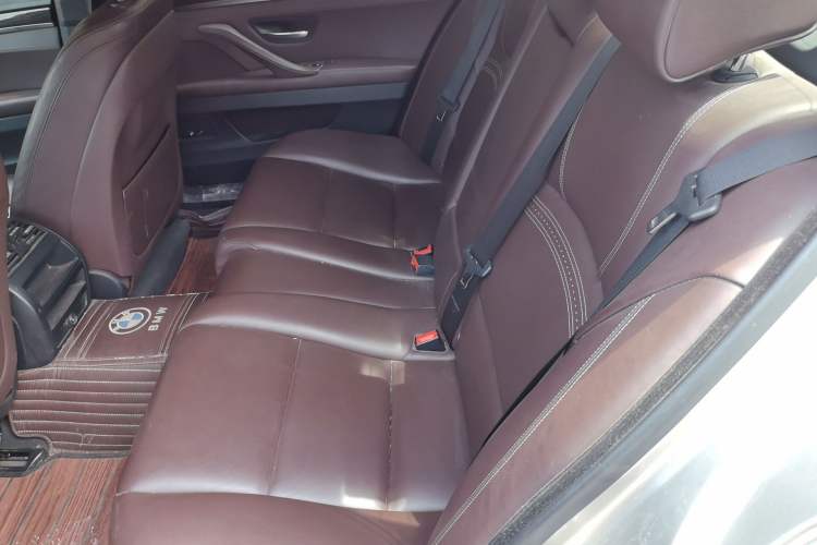 Used BMW 5 Series 2017 525Li Luxury Design Package Left Rear Seat