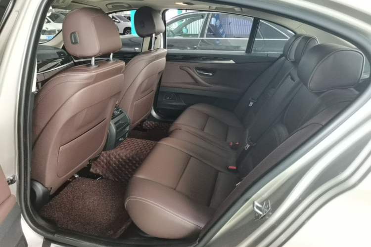 Used BMW 5 Series 2017 525Li Luxury Design Package Left Rear Seat