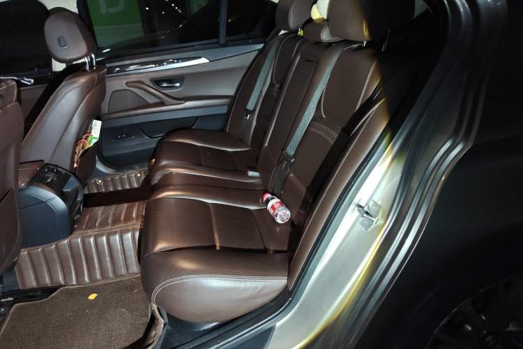 Used BMW 5 Series 2017 525Li Luxury Design Package Left Rear Seat
