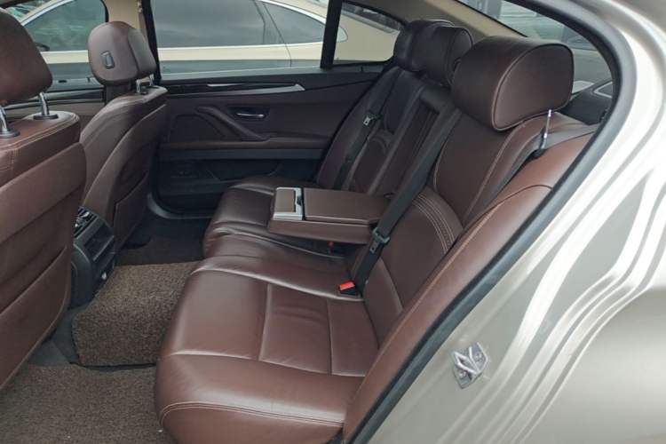 Used BMW 5 Series 2017 525Li Luxury Design Package Left Rear Seat