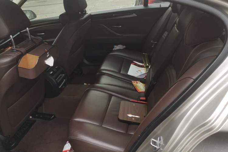 Used BMW 5 Series 2017 525Li Luxury Design Package Left Rear Seat