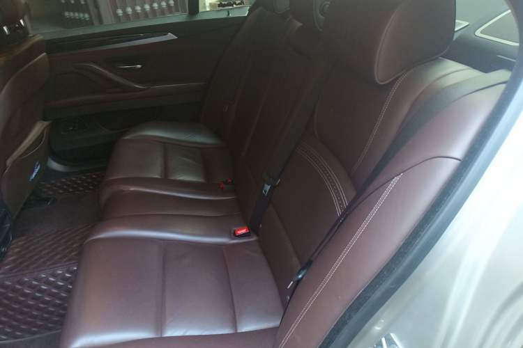 Used BMW 5 Series 2017 525Li Luxury Design Package Left Rear Seat