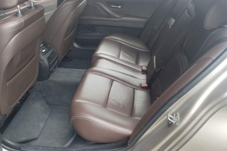 Used BMW 5 Series 2017 525Li Luxury Design Package Left Rear Seat