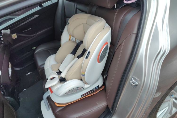 Used BMW 5 Series 2017 525Li Luxury Design Package Left Rear Seat