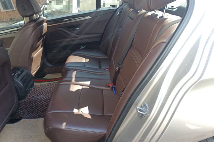 Used BMW 5 Series 2017 525Li Luxury Design Package Left Rear Seat
