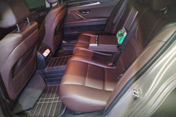 Used BMW 5 Series 2017 525Li Luxury Design Package Left Rear Seat