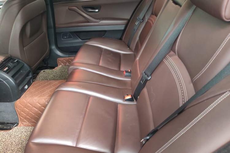 Used BMW 5 Series 2017 525Li Luxury Design Package Left Rear Seat