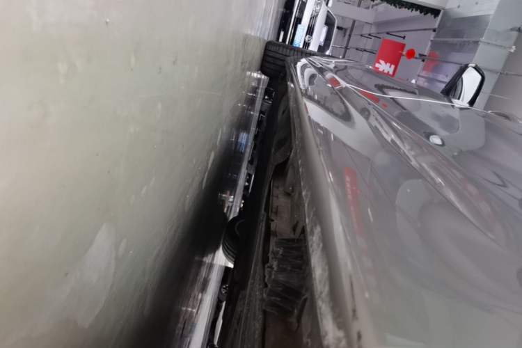 Used BMW 5 Series 2017 525Li Luxury Design Package Left Side Sill