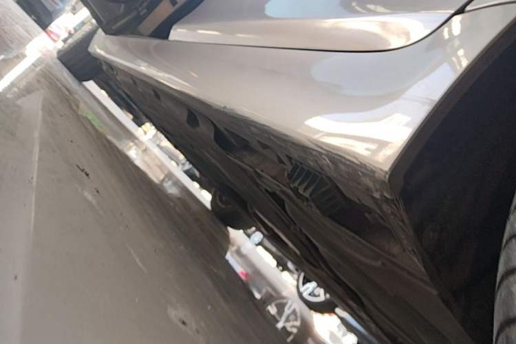 Used BMW 5 Series 2017 525Li Luxury Design Package Left Side Sill