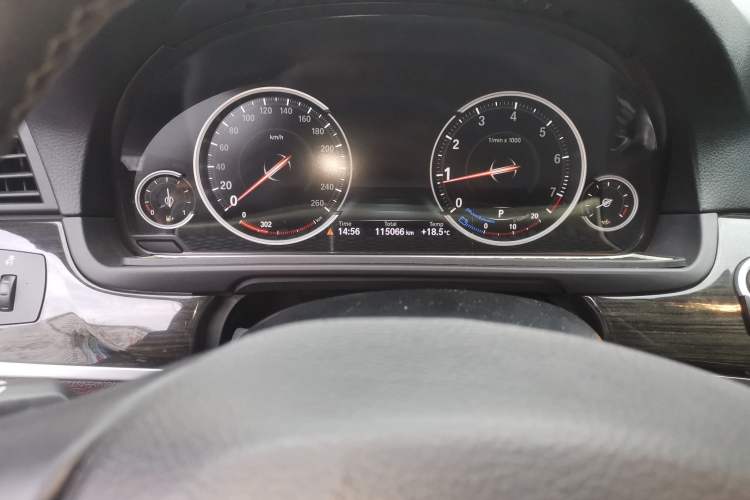 Used BMW 5 Series 2017 525Li Luxury Design Package Odometer Close Up