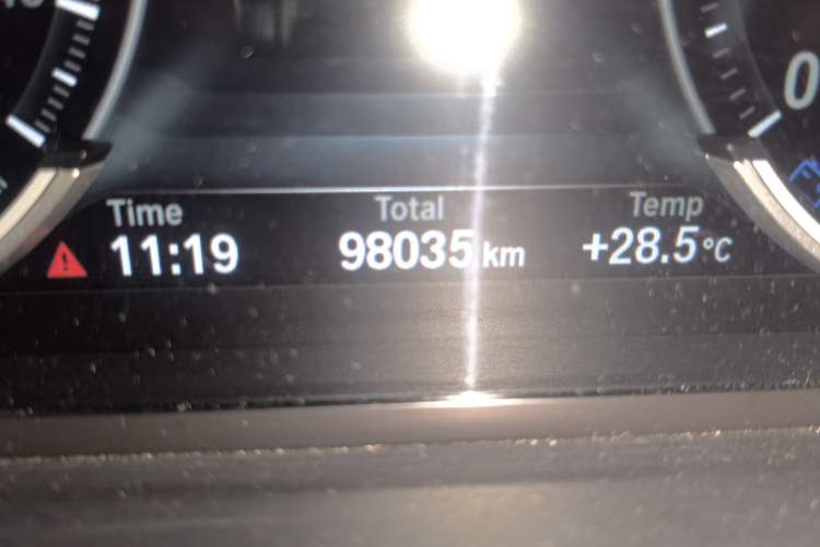 Used BMW 5 Series 2017 525Li Leading Model Odometer Close Up