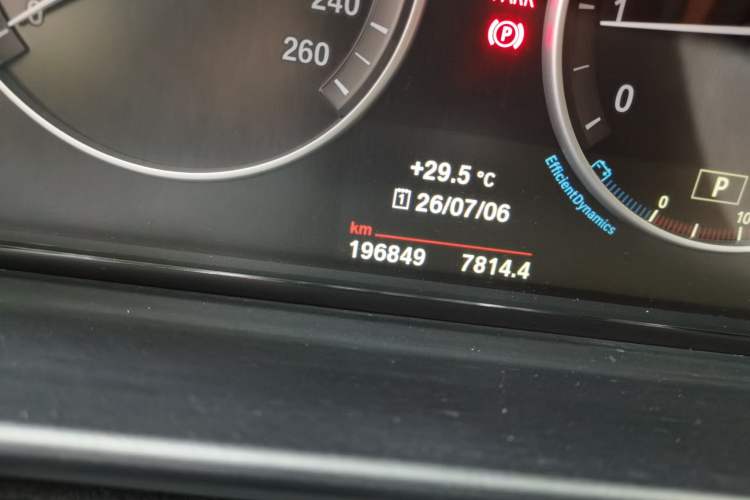 Used BMW 5 Series 2017 525Li Leading Model Odometer Close Up
