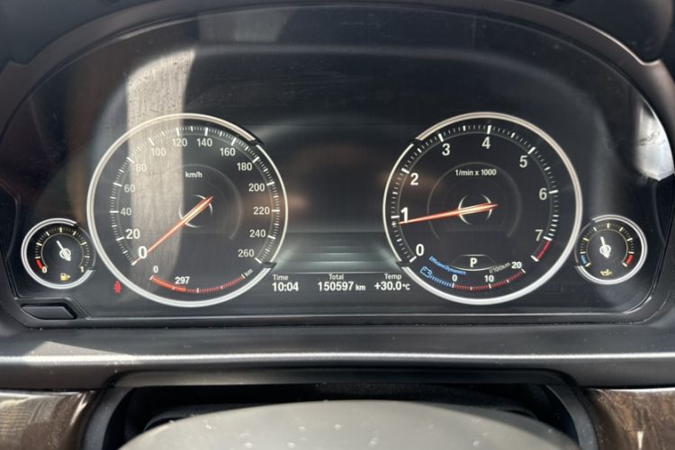 Used BMW 5 Series 2017 525Li Leading Model Odometer Close Up