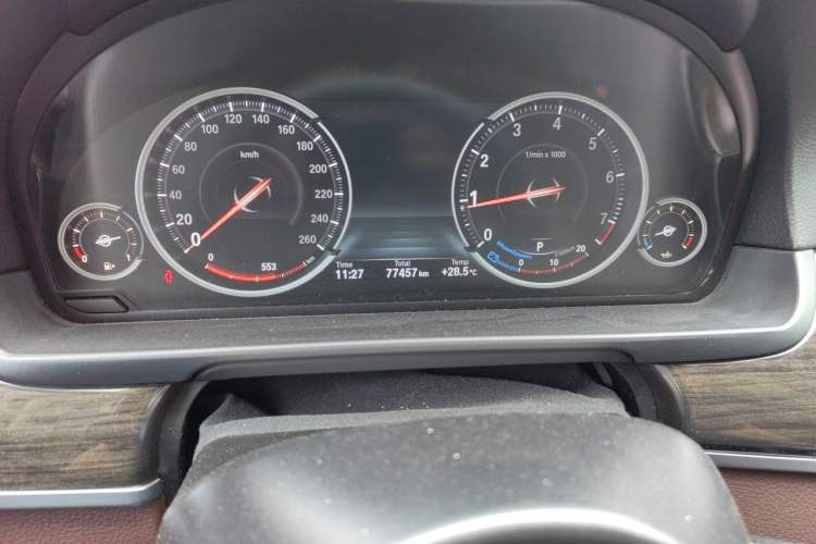 Used BMW 5 Series 2017 525Li Luxury Design Package Odometer Close Up