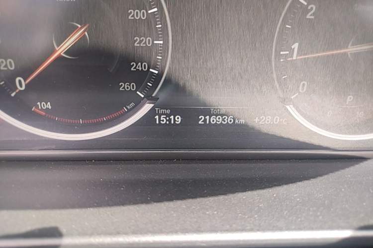 Used BMW 5 Series 2017 525Li Leading Model Odometer Close Up