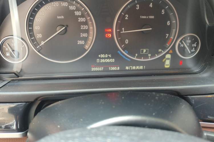 Used BMW 5 Series 2017 520Li Elegant Edition Odometer Close Up
