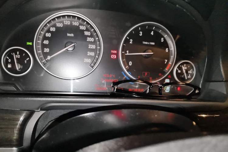 Used BMW 5 Series 2017 525Li Luxury Design Package Odometer Close Up