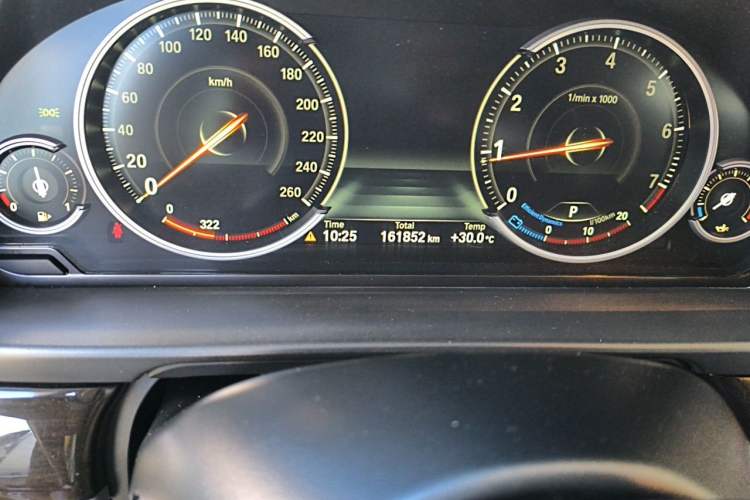 Used BMW 5 Series 2017 525Li Luxury Design Package Odometer Close Up