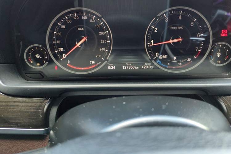 Used BMW 5 Series 2017 525Li Luxury Design Package Odometer Close Up