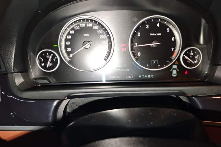 Used BMW 5 Series 2017 520Li Elegant Edition Odometer Close Up