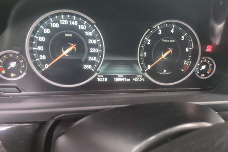 Used BMW 5 Series 2017 525Li Luxury Design Package Odometer Close Up