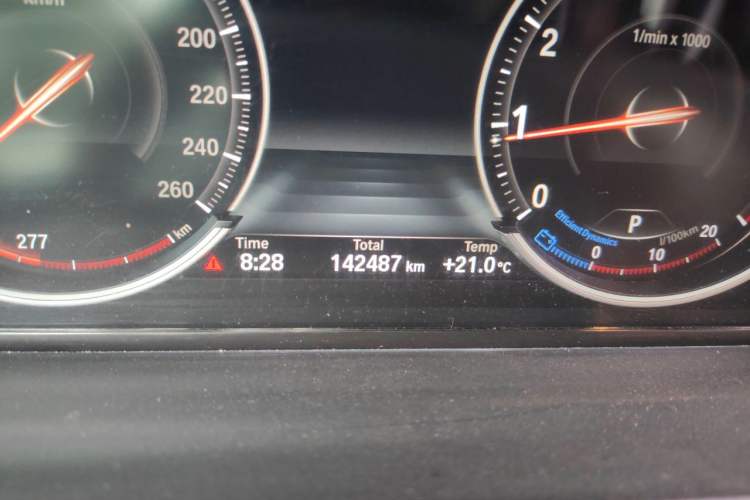 Used BMW 5 Series 2017 525Li Luxury Design Package Odometer Close Up