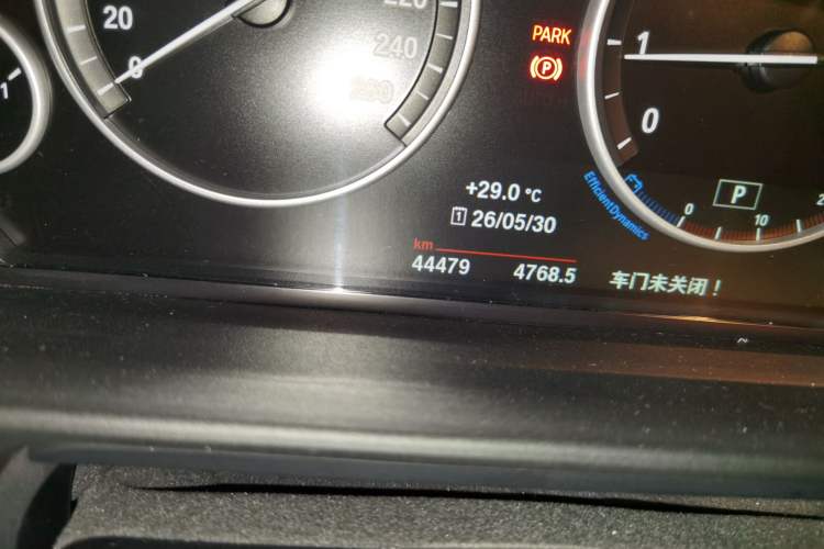 Used BMW 5 Series 2017 525Li Leading Model Odometer Close Up