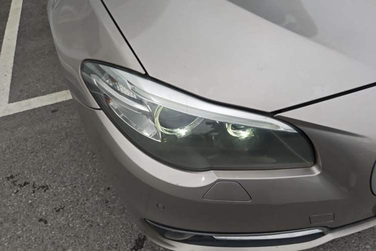 Used BMW 5 Series 2017 525Li Luxury Design Package Right Front Headlight