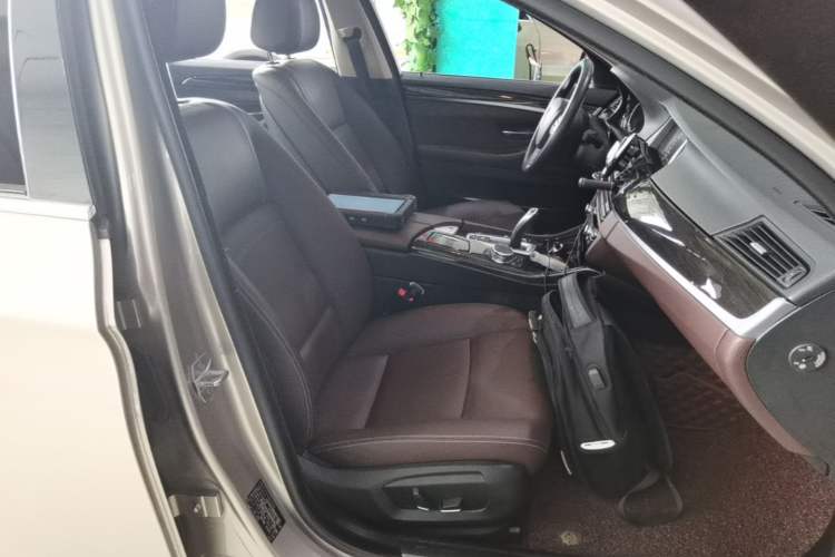 Used BMW 5 Series 2017 525Li Luxury Design Package Right Front Seat