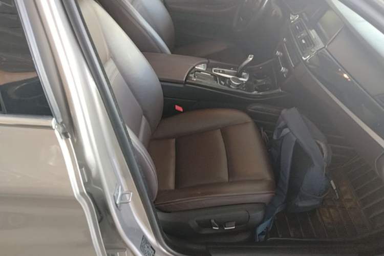 Used BMW 5 Series 2017 525Li Luxury Design Package Right Front Seat