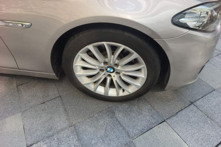 Used BMW 5 Series 2017 525Li Luxury Design Package Right Front Wheel Hub