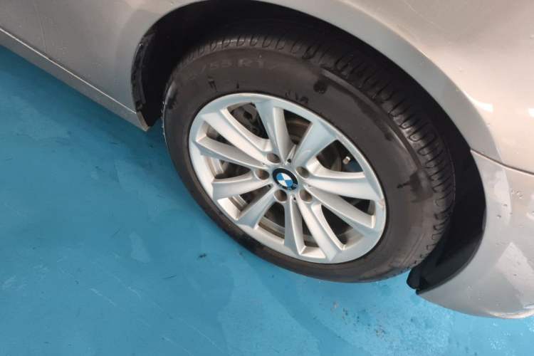 Used BMW 5 Series 2017 520Li Elegant Edition Right Front Wheel Hub