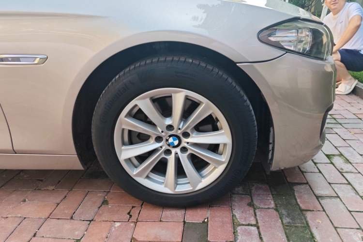 Used BMW 5 Series 2017 520Li Elegant Edition Right Front Wheel Hub