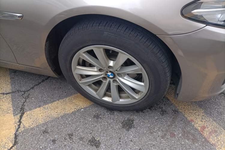 Used BMW 5 Series 2017 520Li Elegant Edition Right Front Wheel Hub