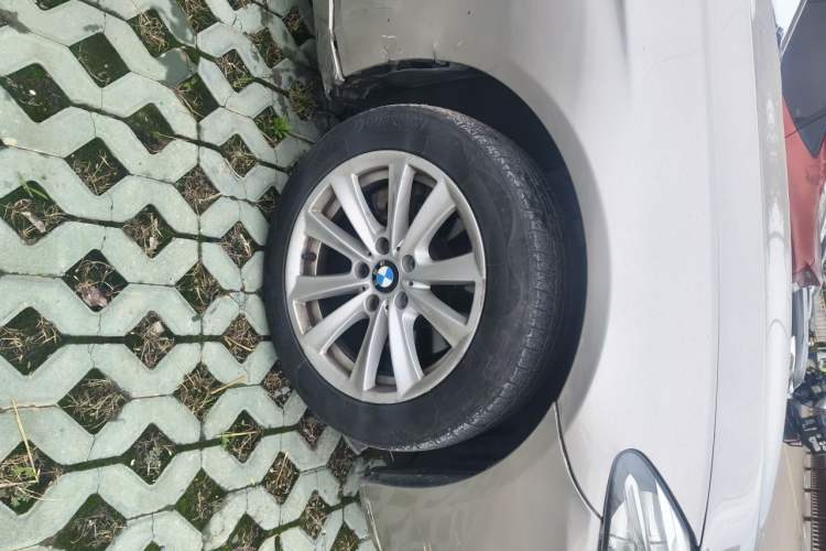 Used BMW 5 Series 2017 520Li Elegant Edition Right Front Wheel Hub